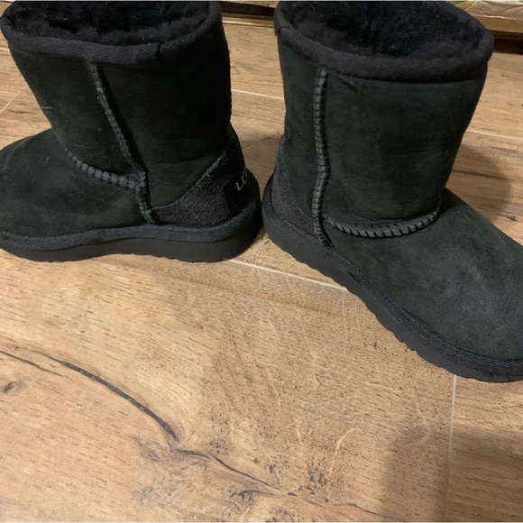 UGG Kids Classic Short Boots - Picture 2 of 7